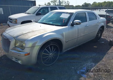 2005 Chrysler 300C z USA, uszkodzony, nr VIN 2C3JA63HX5H572237